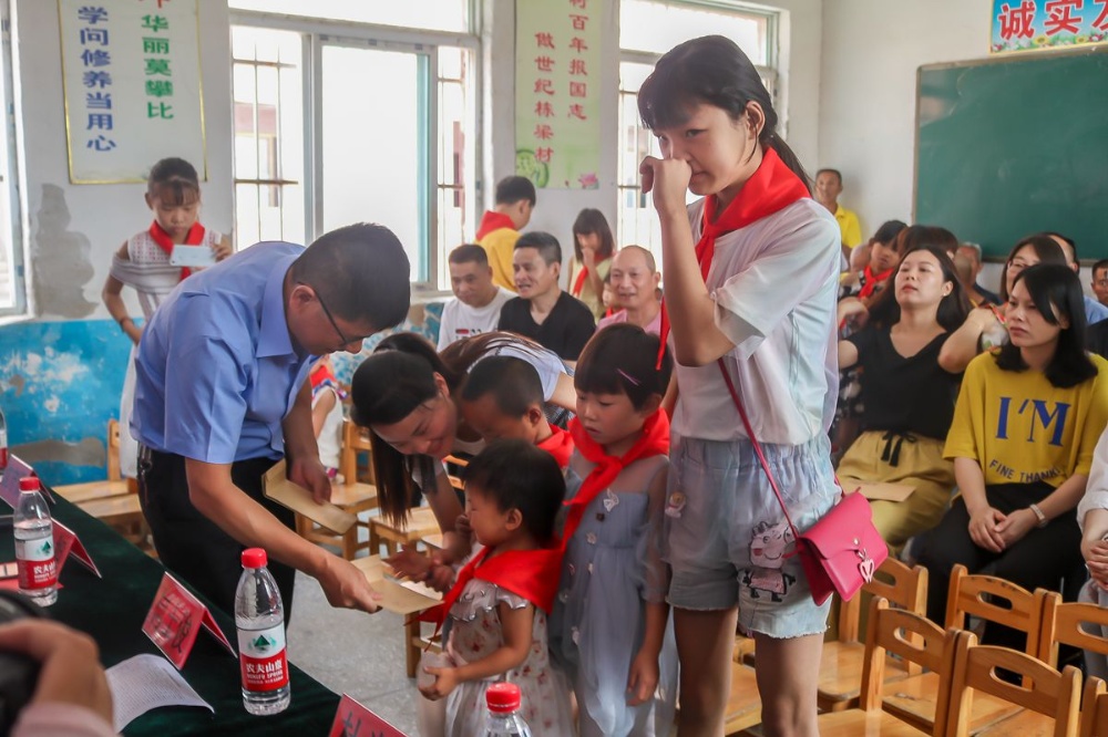 開展幫扶結對愛心助學(xué)活動